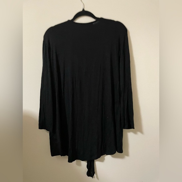 Kim and Cami V-Neck Tie Top with Mother of Pearl Buttons - 1X - Picture 3 of 5